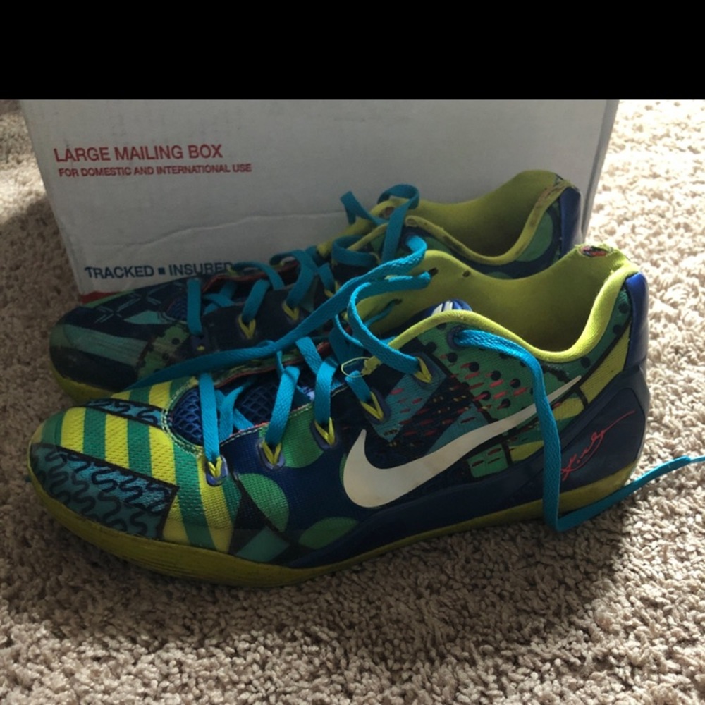 Nike Kobe 9 Brazil  size 9
